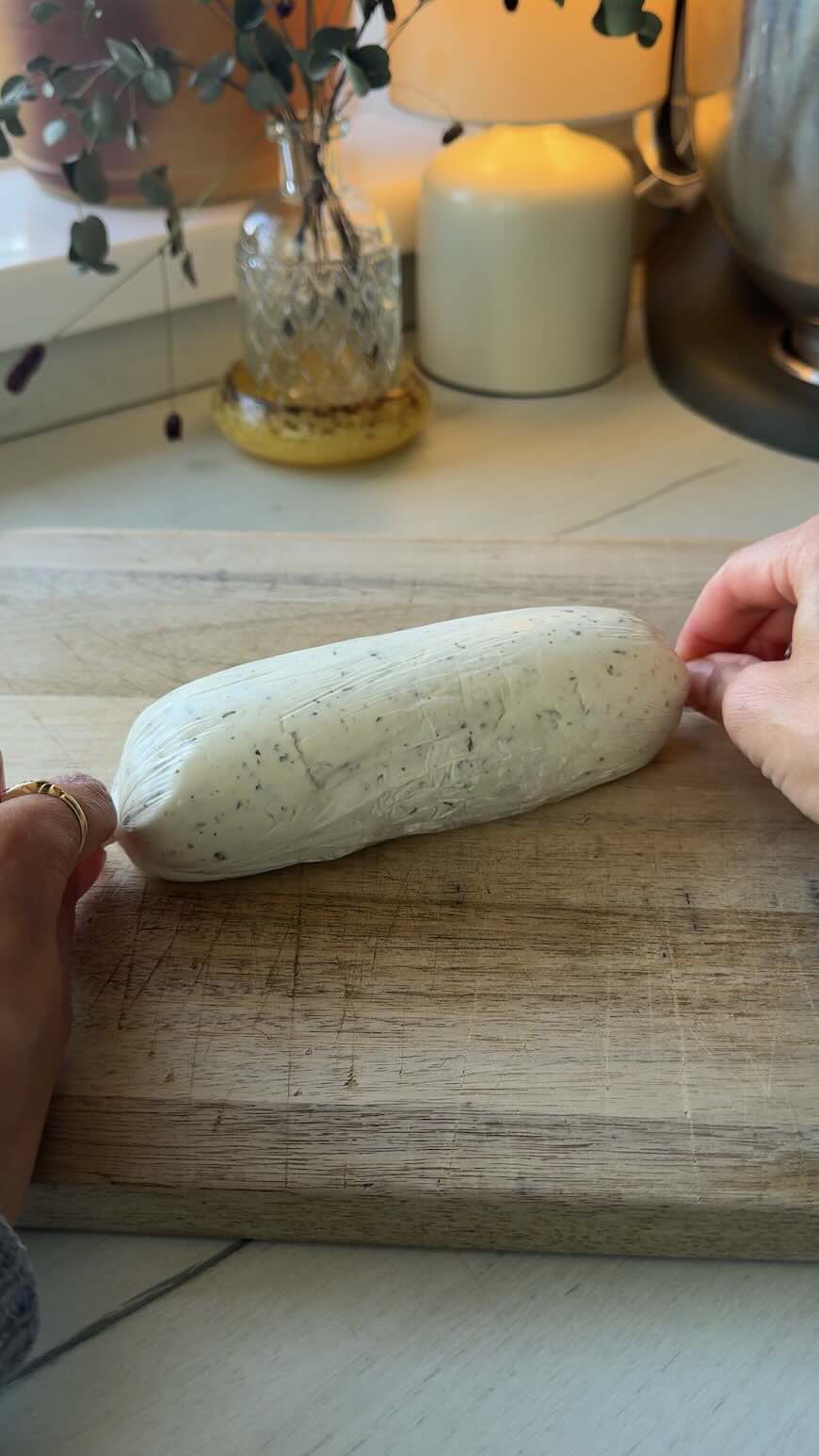 Easy Mediterranean Cheese Log (Make-Ahead Appetiser)