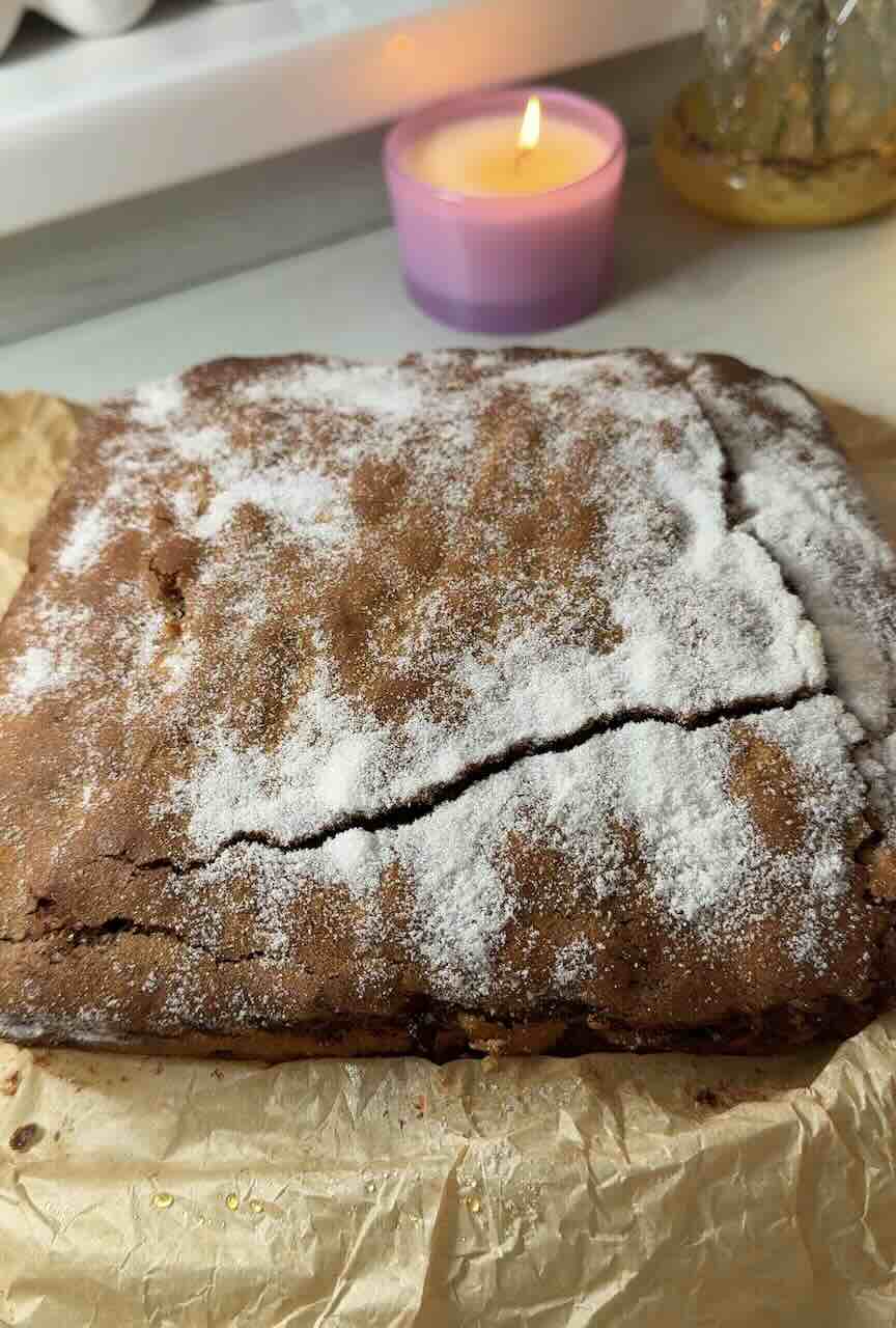 Sugar Crackle Date Carrot Cake